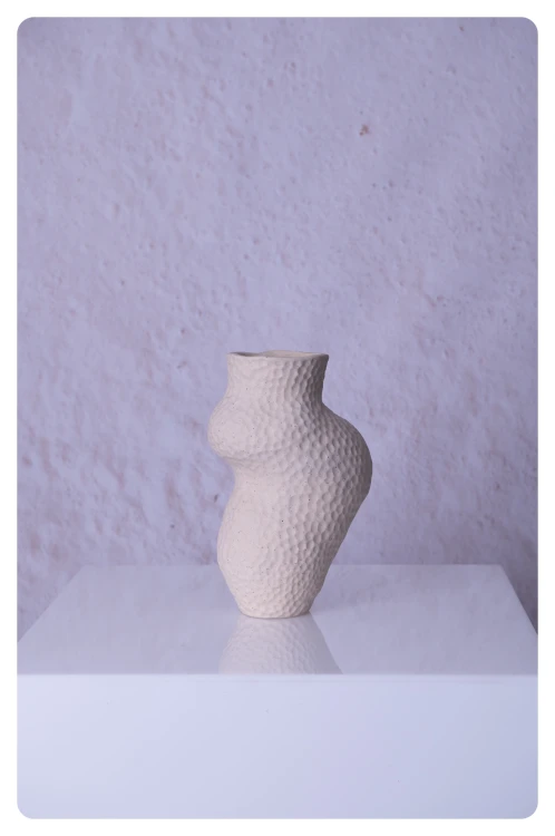 Wazon ceramiczny Soma I o asymetrycznej formie