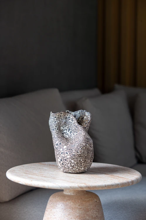 Forma ceramiczna Riff I jako dekoracja wnętrza