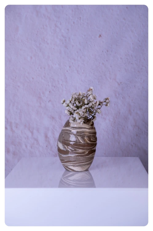 Wazon ceramiczny Sumi II z warstwowym wzorem w odcieniach brązu i beżu