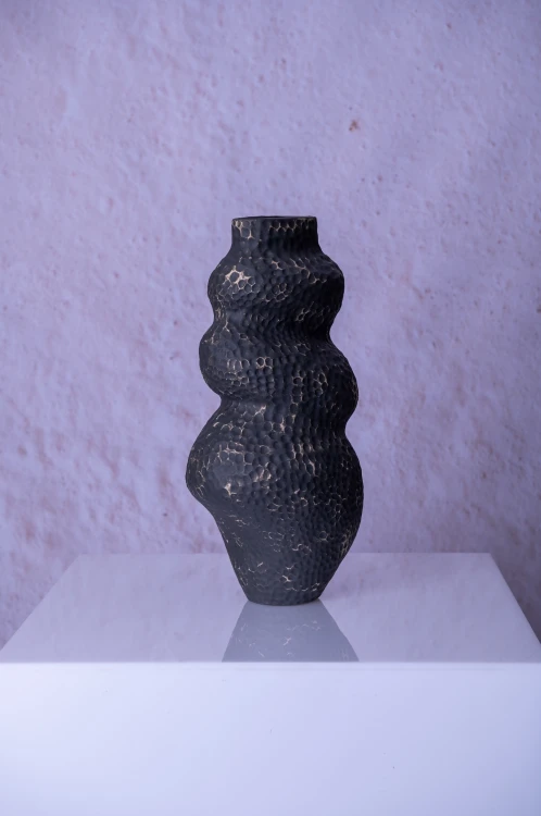 Wazon ceramiczny Soma II o nieregularnej rzeźbiarskiej formie